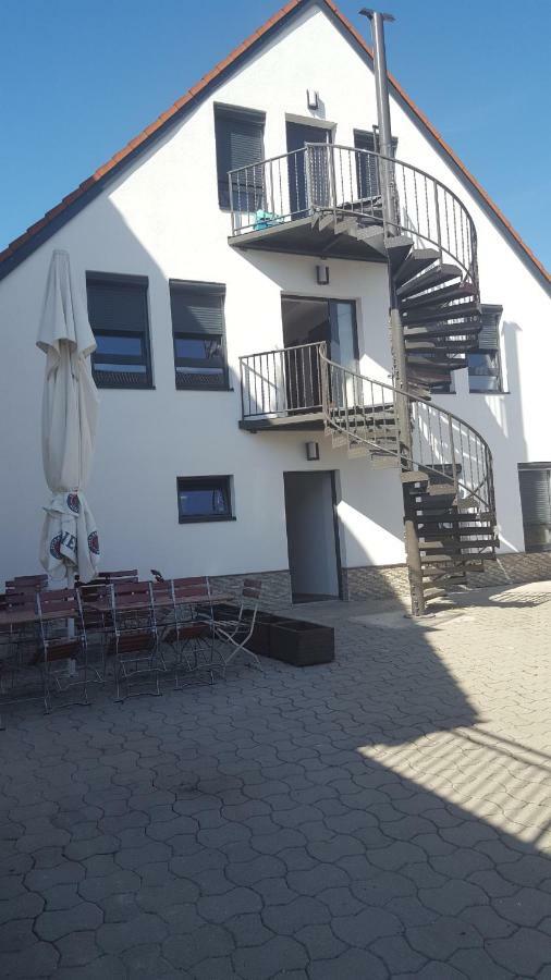 Apartments Zum Bayrisch Pub Вайсенхорн Экстерьер фото